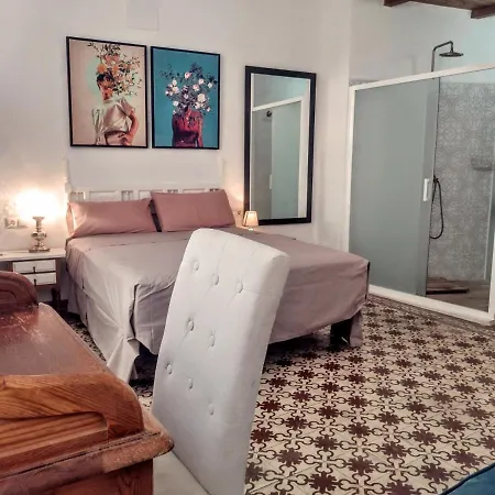 Homestay Casa Escondida - Residencia De Artistas *
