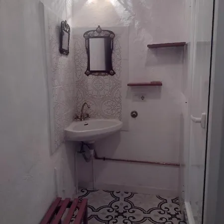 Casa Escondida - Residencia De Artistas Homestay