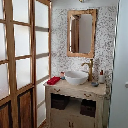 Casa Escondida - Residencia De Artistas Homestay