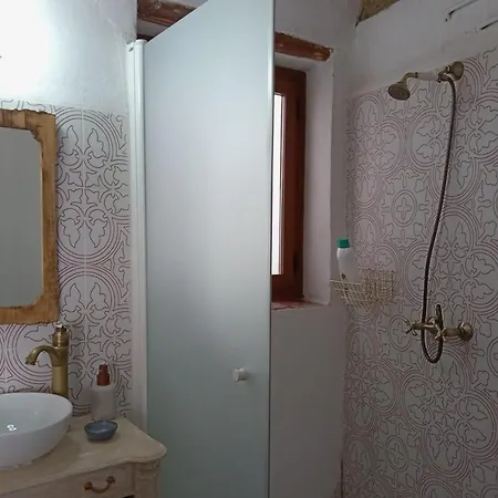 Casa Escondida - Residencia De Artistas Homestay